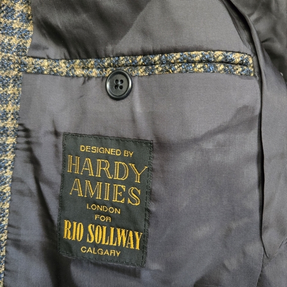 HARDY AMIES Wool and Cashmere Classic Checkered Blazer. Size 40R - Picture 9 of 16